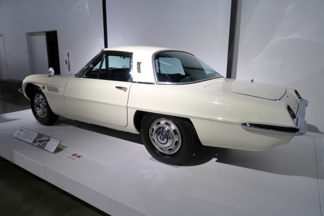 1967 Mazda Cosmo Sport 110S, first vehicle mass-produced with a twin-rotary engine. Production began in 1967. (2102)