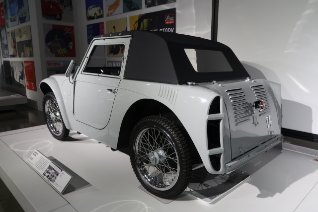 1954 Suminoe Flying Feather, courtesy of Toyota Museum. One of fewer than 200 made. 350cc V2, 12.5 hp. (2128)