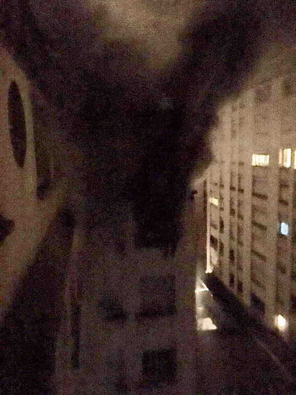 Dbut de lincendie 0h15. Photo prise  0h50. (Ph Julie)