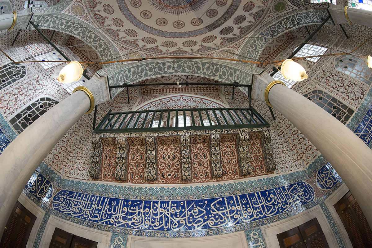 Istanbul Mehmed III mausoleum dec 2018 0240.jpg