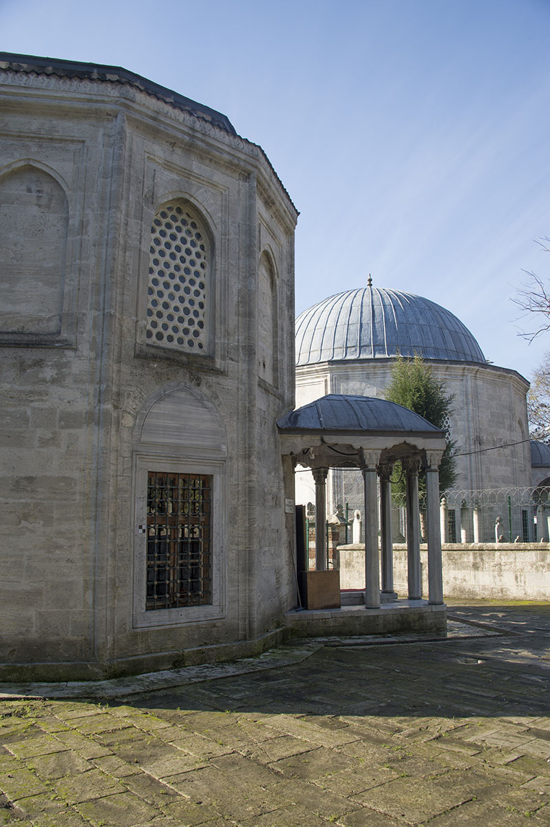 Istanbul Mihrimiran Mehmed Mausoleum dec 2018 9393.jpg