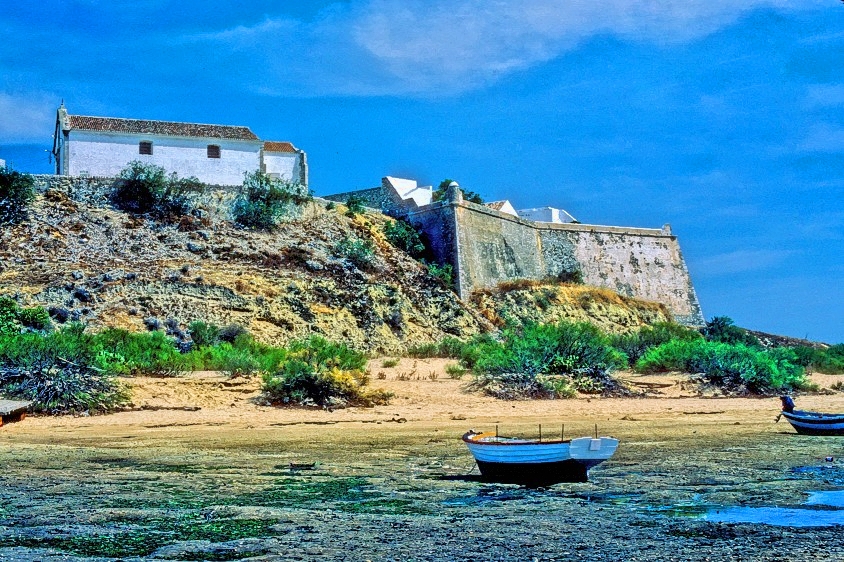 Cacelha Velha at Low Tide