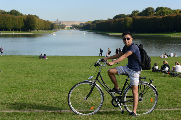It's great that cycling is allowed in the gardens of the Palace of Versailles, they're huge!