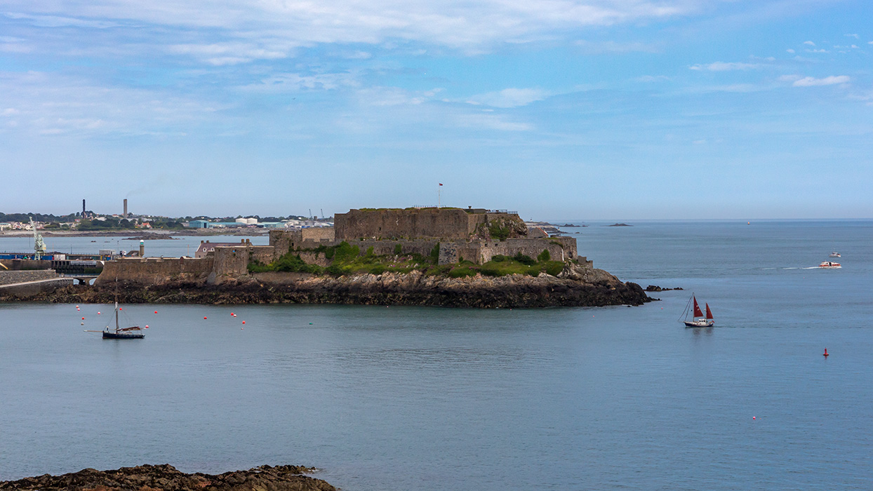 IMG_6206.CR2 Cornet Castle from Clarence Battery, La Vallette, Saint Peter Port -  A Santillo 2014