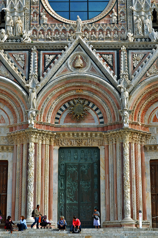 14_Central bronze portal.jpg
