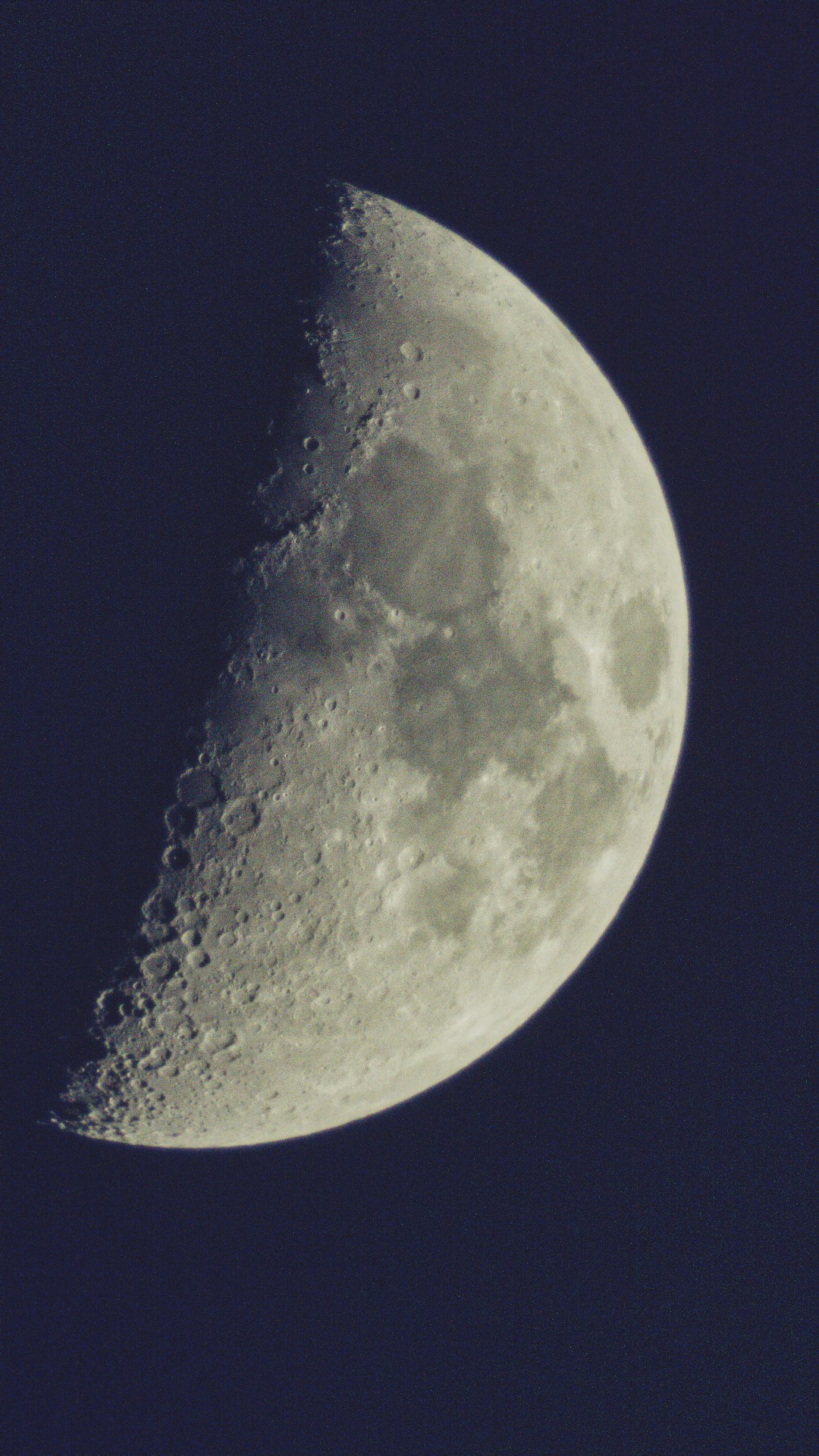 Waxing crescent Moon near the meridian 08-Nov-2024