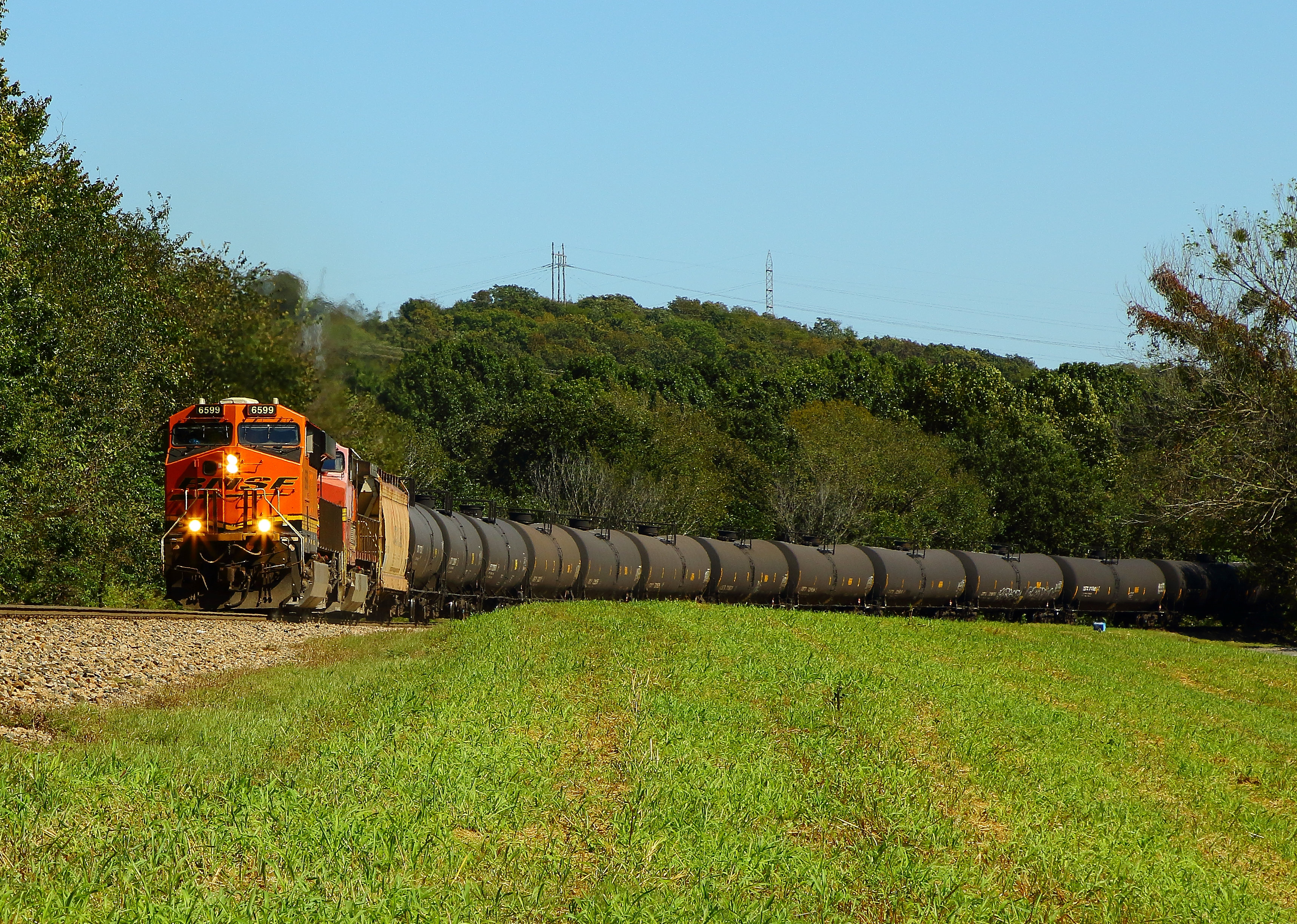 Tiger_OK_BNSF_6599_West_10819_100_PM_.JPG