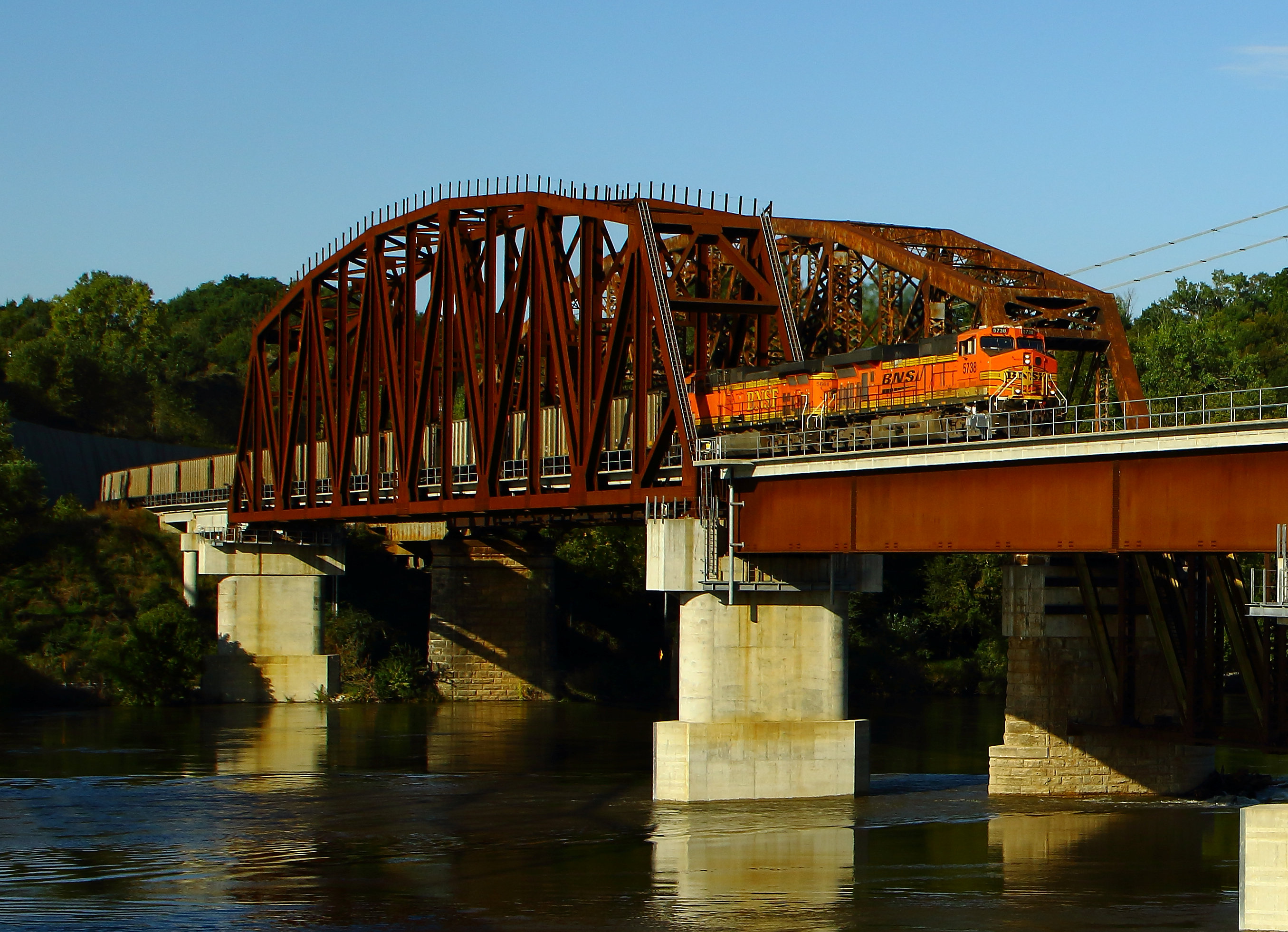 Plattsmouth_NE_BNSF_5738_East_92819_928_AM_A.JPG