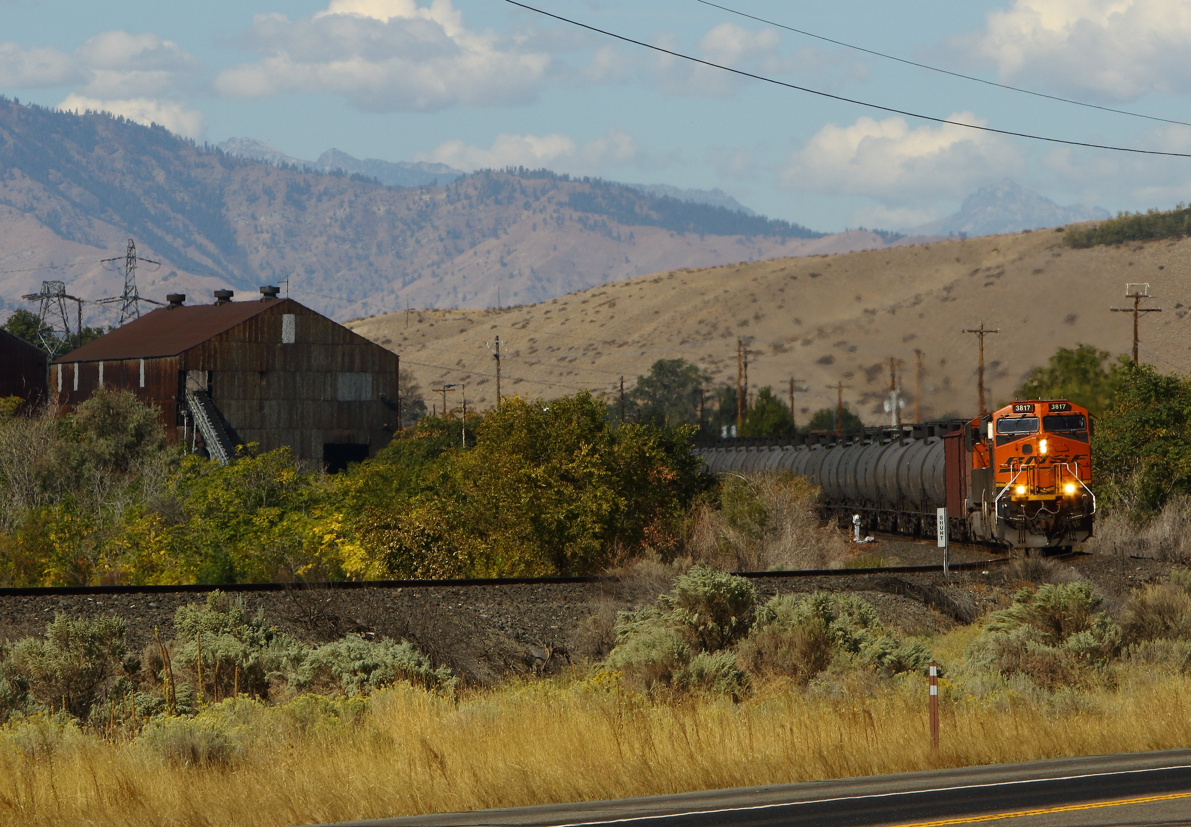 Rock_IslandWA_BNSF_3817_East_Columbia_River_Sub_92018_1131_AM_2.JPG