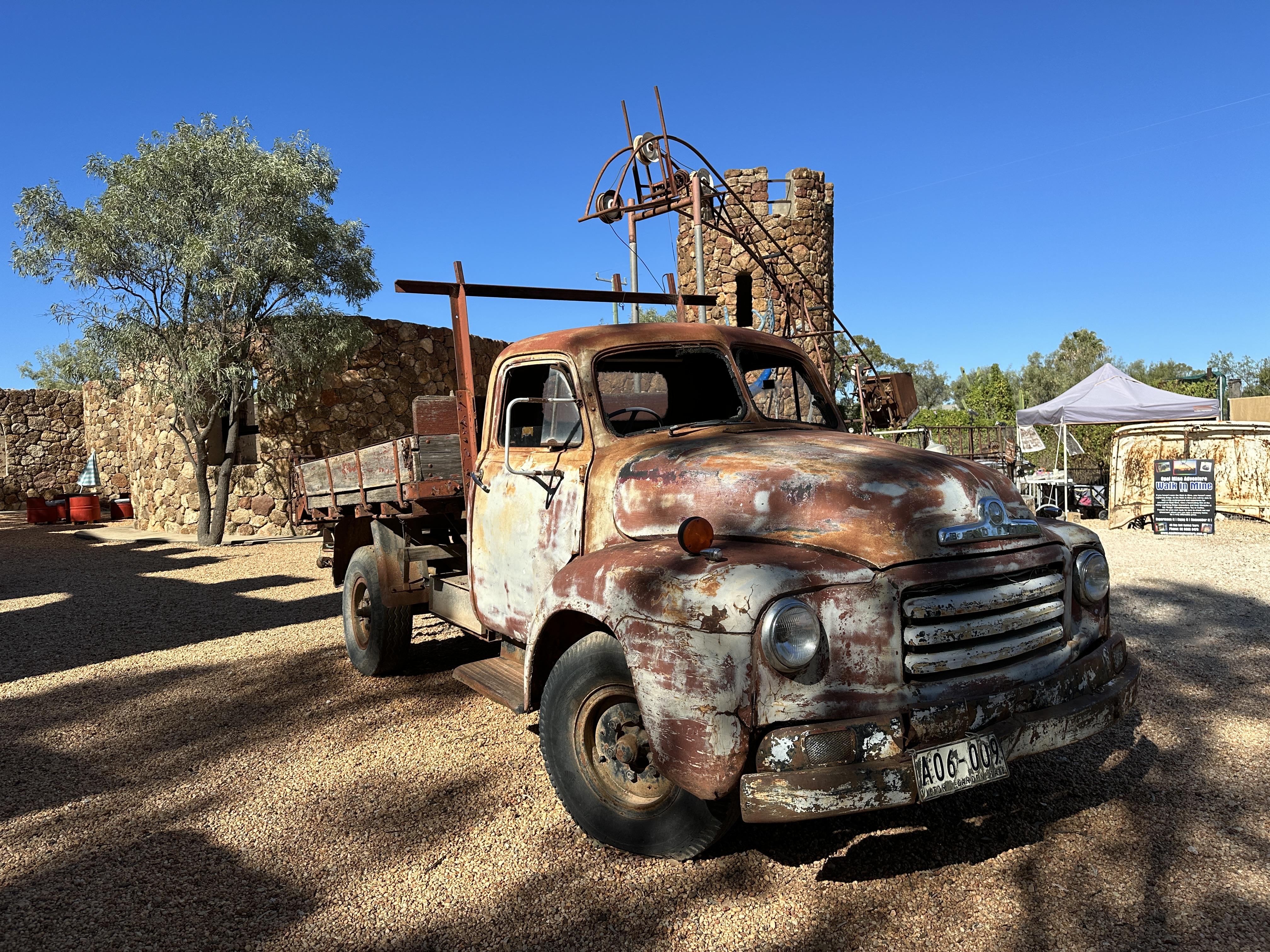 Amigos Castle, Lightning Ridge