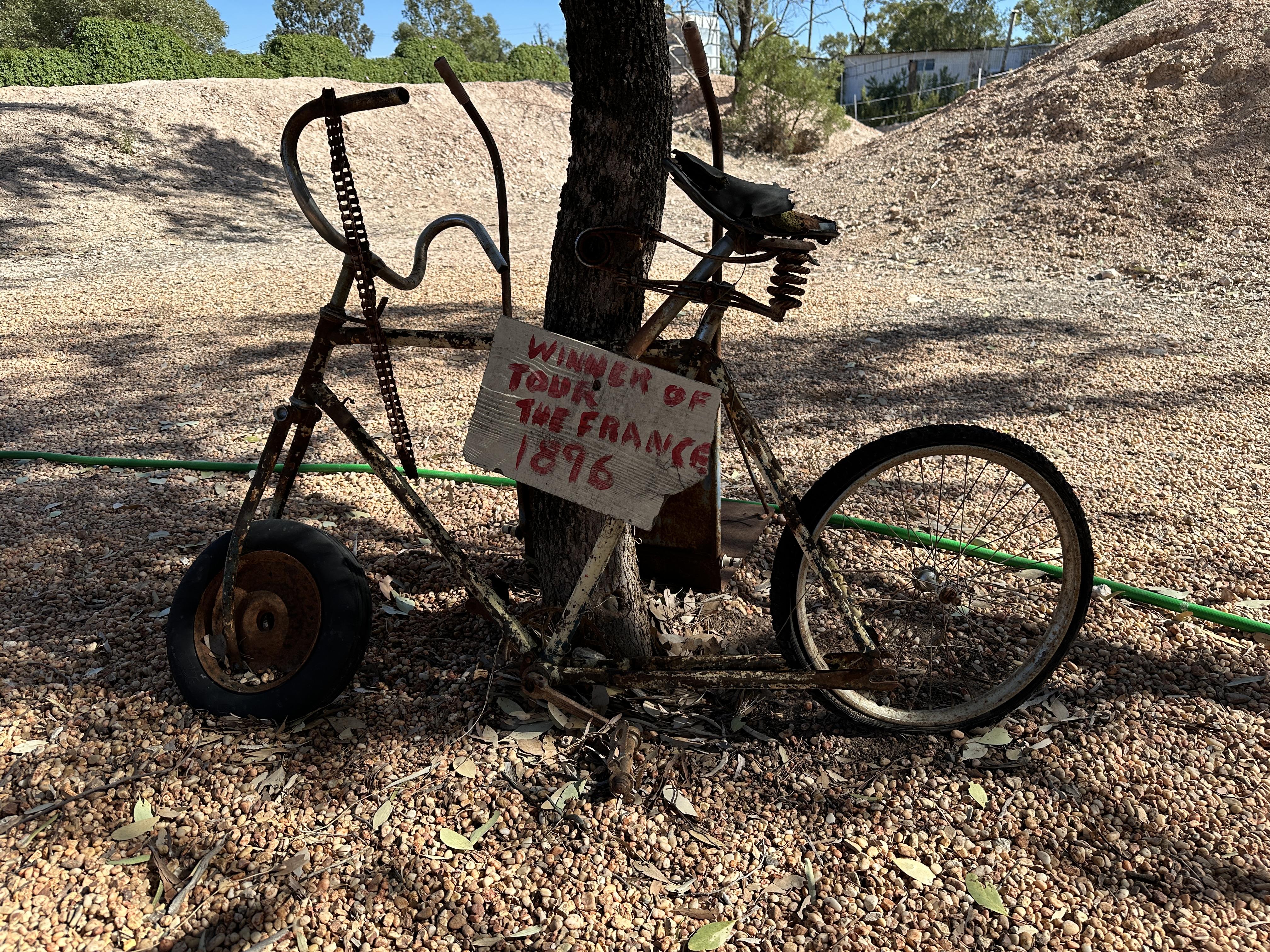 Amigos Castle, Lightning Ridge
