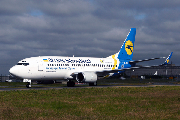 UKRAINE INTERNATIONAL BOEING 737 300 CDG RF IMG_8105.jpg