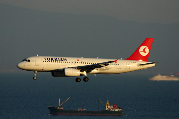 TURKISH AIRLINES AIRBUS A320 IST RF IMG_5186.jpg