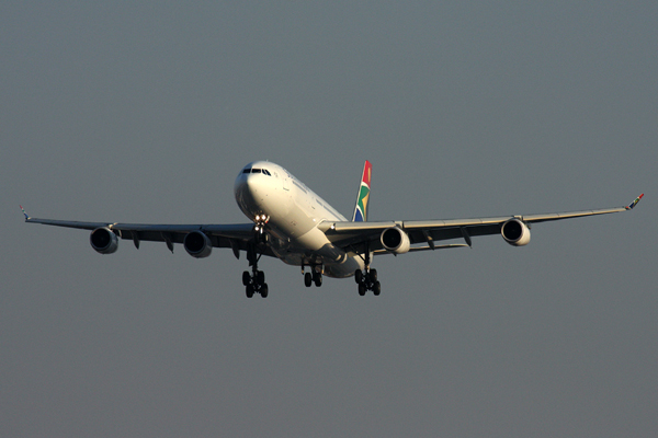 SOUTH AFRICAN AIRBUS A340 JNB RF IMG_6269.jpg