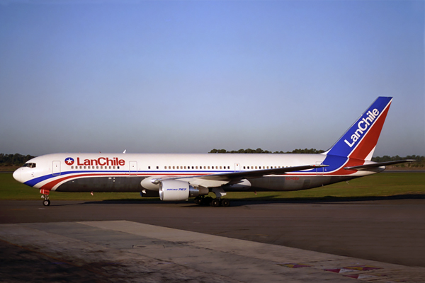 LAN CHILE BOEING 767 300 BUE RF 521 16.jpg