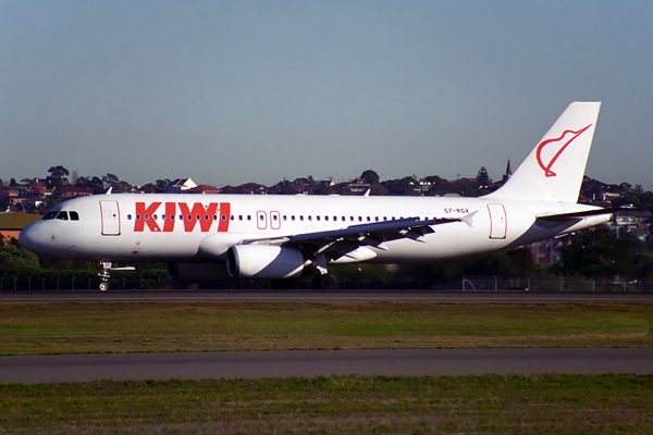 KIWI AIRBUS A320 SYD RF 1042 29.jpg