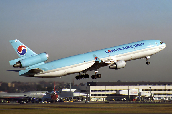 KOREAN AIR CARGO MD11F SYD RF 1137 15.jpg