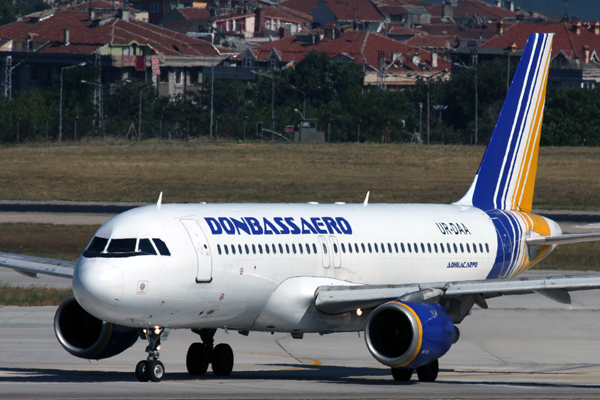 DONBASSAERO AIRBUS A320 IST RF IMG_4994.jpg
