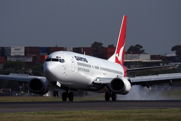 QANTAS BOEING 737 400 SYD RF IMG_0012.jpg