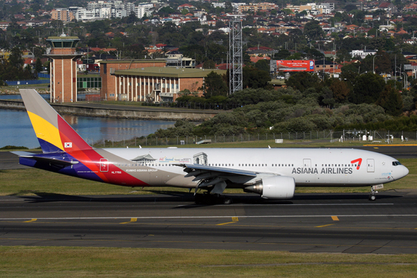 ASIANA BOEING 777 200 SYD RF IMG_8760.jpg