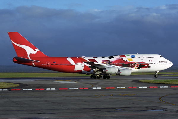 QANTAS BOEING 747 400 AKL RF 1613 29.jpg