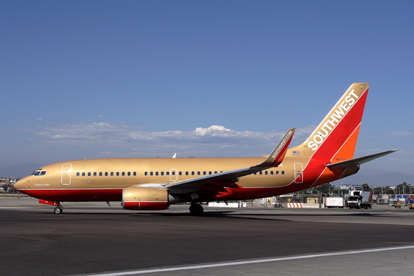 SOUTHWEST BOEING 737 700 LAX RF IMG_5718.jpg