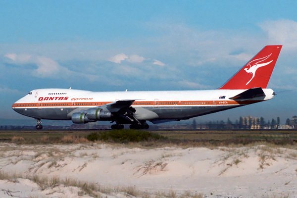 QANTAS BOEING 747 200M SYD RF 052 7.jpg