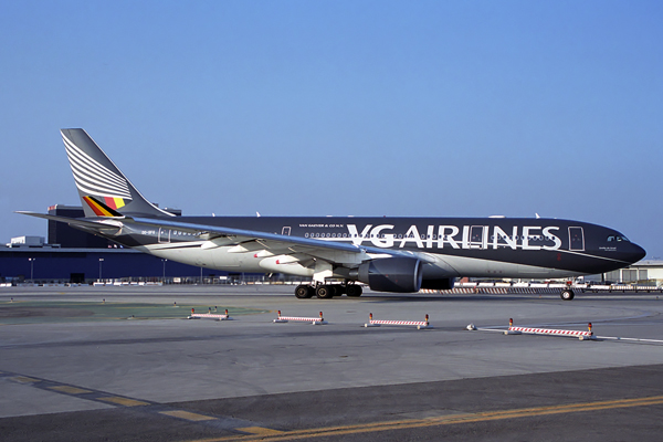 VG AIRLINES AIRBUS A330 200 LAX RF 1628 20.jpg