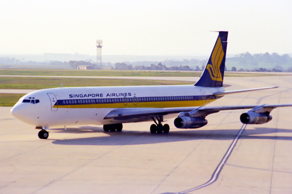 SINGAPORE AIRLINES BOEING 707 MEL RF 029 20.jpg