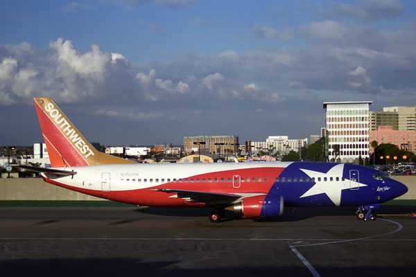 SOUTHWEST BOEING 737 300 LAX RF 886 33.jpg