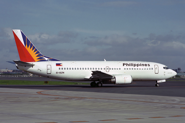 PHILIPPINES BOEING 737 300 MNL RF 1447 33.jpg