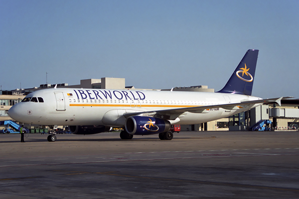 IBERWORLD AIRBUS A320 PMI RF 1538 4.jpg