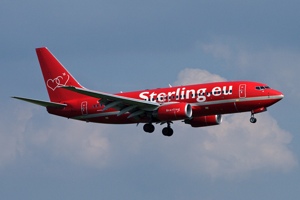 STERLING EU BOEING 737 700 PRG RF IMG_8045.jpg