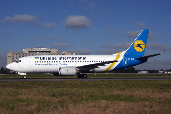 UKRAINE INTERNATIONAL BOEING 737 300 CDG RF IMG_8167.jpg