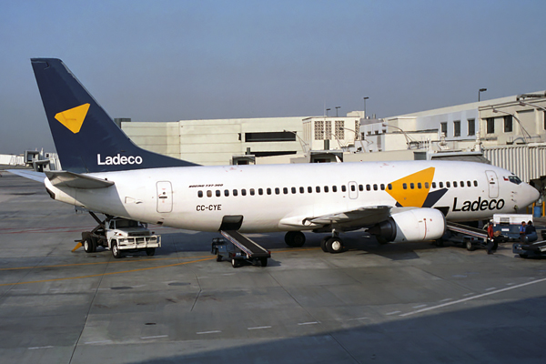 LADECO BOEING 737 300 MIA RF 536 3.jpg