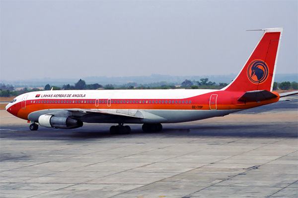 TAAG ANGOLA BOEING 707 HRE RF 1048 25.jpg