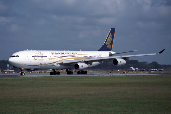 SINGAPORE AIRLINES AIRBUS A340 300 SIN RF 1142 35 24.jpg