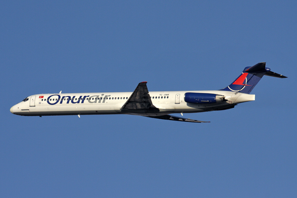 ONUR AIR MD80 IST RF IMG_2941.jpg