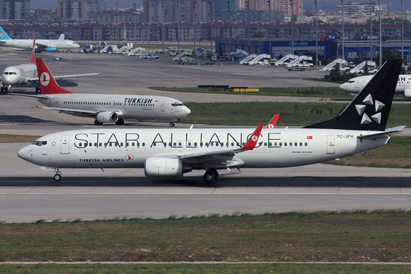 TURKISH AIRLINES BOEING 737 800 IST RF IMG_2760.jpg