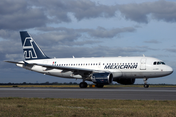 MEXICANA AIRBUS A319 JFK RF IMG_2357.jpg