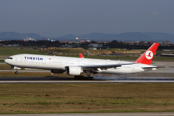 TURKISH AIRLINES BOEING 777 300 IST RF IMG_1700