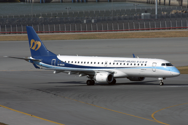 MANDARIN AIRLINES EMBRAER 190 HKG RF IMG_4858.jpg