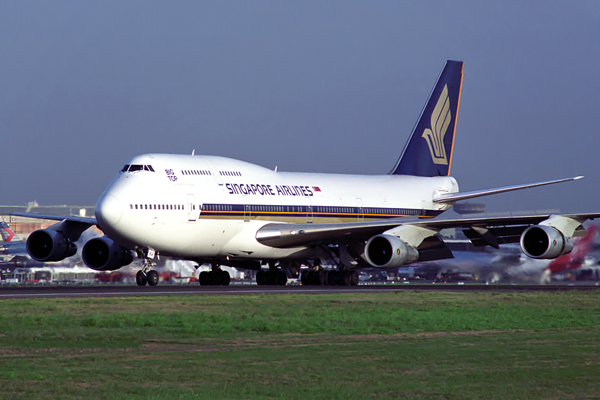 SINGAPORE AIRLINES BOEING 747 300 SYD RF 378 12.jpg