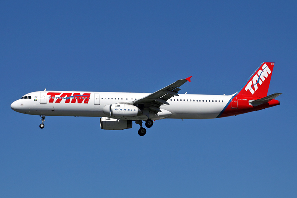 TAM AIRBUS A321 GRU RF IMG_4628.jpg