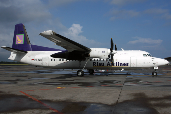 RIAU AIRLINES FOKKER 50 DPS RF IMG_1917.jpg