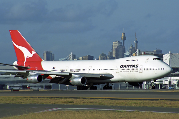 QANTAS BOEING 747 200 SYD RF 1681 6.jpg