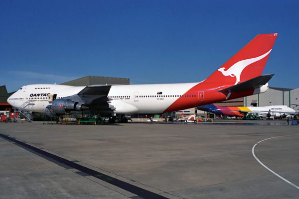 QANTAS BOEING 747 200 SYD RF 136 27.jpg