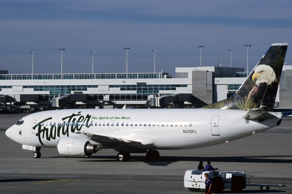 FRONTIER BOEING 737 300 DEN RF S4235.jpg