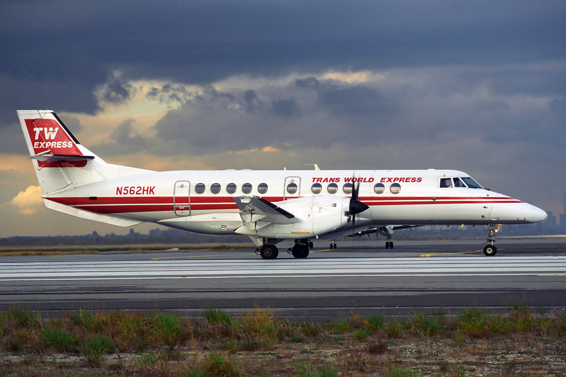 TWA TRANS WORLD EXPRESS BAE J41 JFK RF 1081 2.jpg