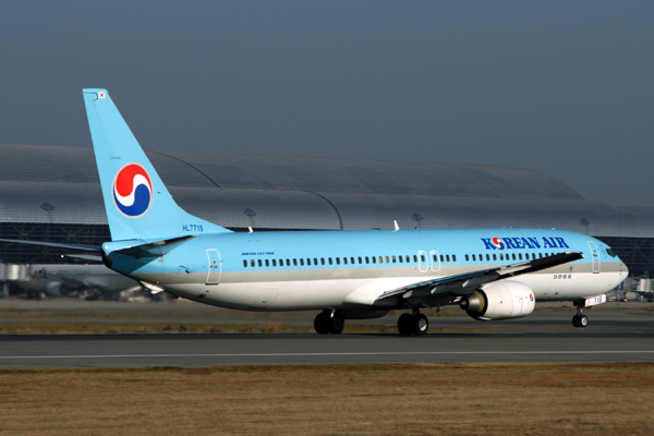 KOREAN AIR BOEING 737 900 KIX RF IMG_5479.jpg